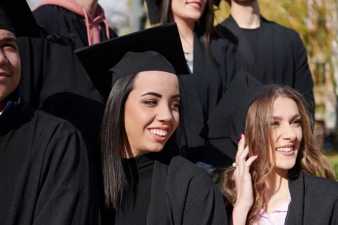Diplomados internacionais a celebrar o mestrado